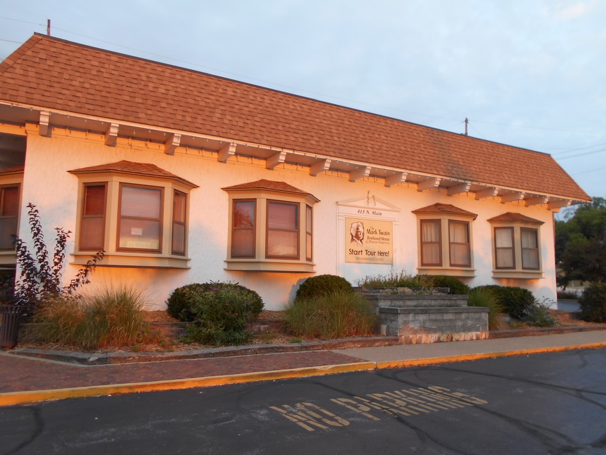 Photo HannibalMO2023hAug01h013 Hannibal MO 2023 August album Iowaz